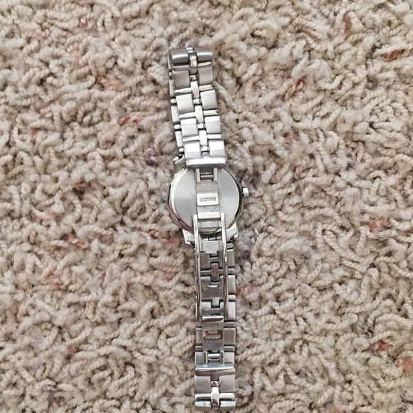 Watch - Picture 2 of 3